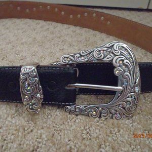 New Without Tags Tony Lama Kaitlyn Crystal belt sz 34" - Black